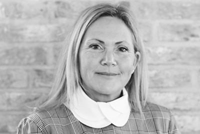 Tina K. hos Regnskab og Administration